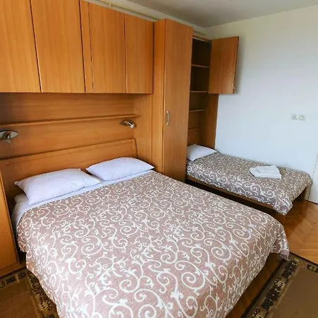 In 34158 * Mošćenička Draga