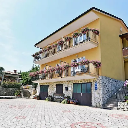 Apartment In 34158