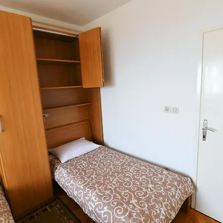 Apartament In 34158 *