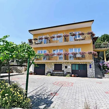 In 34158 Mošćenička Draga