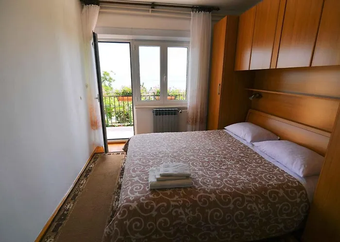 Appartamento In 34158 *