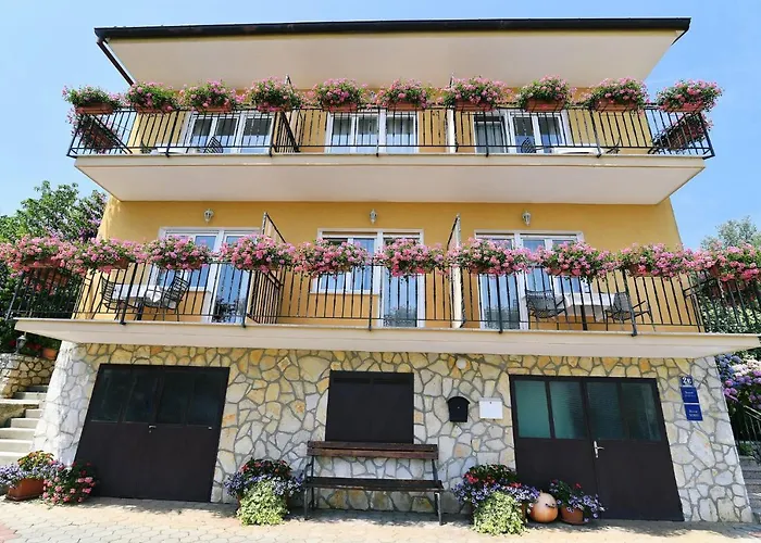 In 34158 Mošćenička Draga